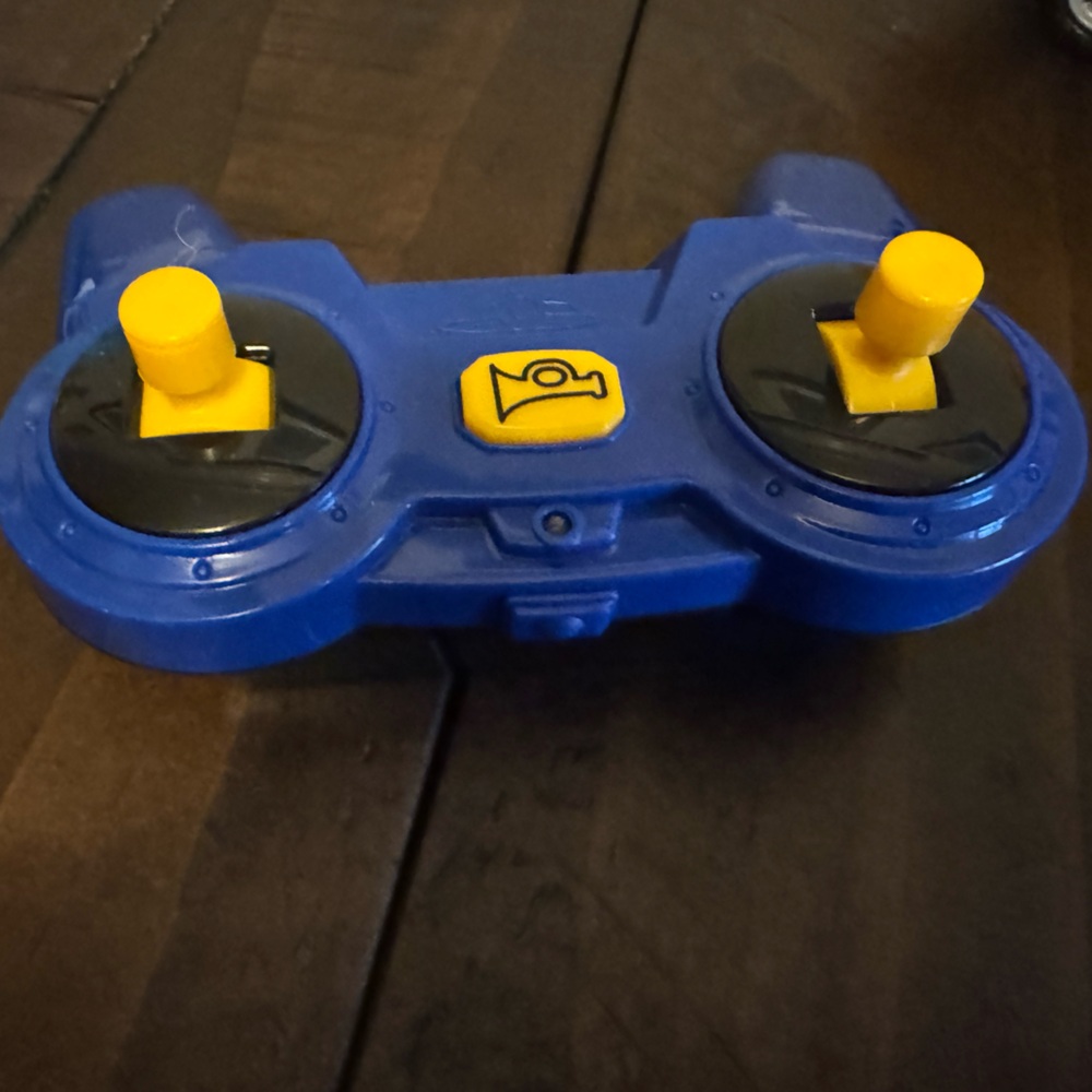 RC Dump Truck 1 Blue and Yellow Battery Operates Remote Control - Picture 4 of 9